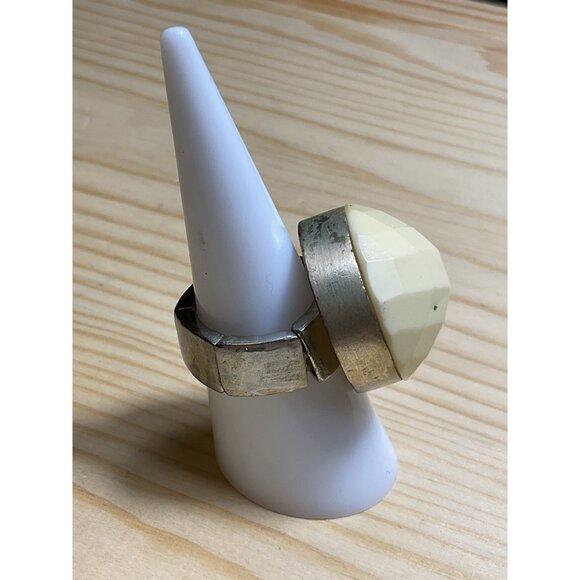 Womens Chico's Cream and Silver Stretch Ring - Picture 3 of 4